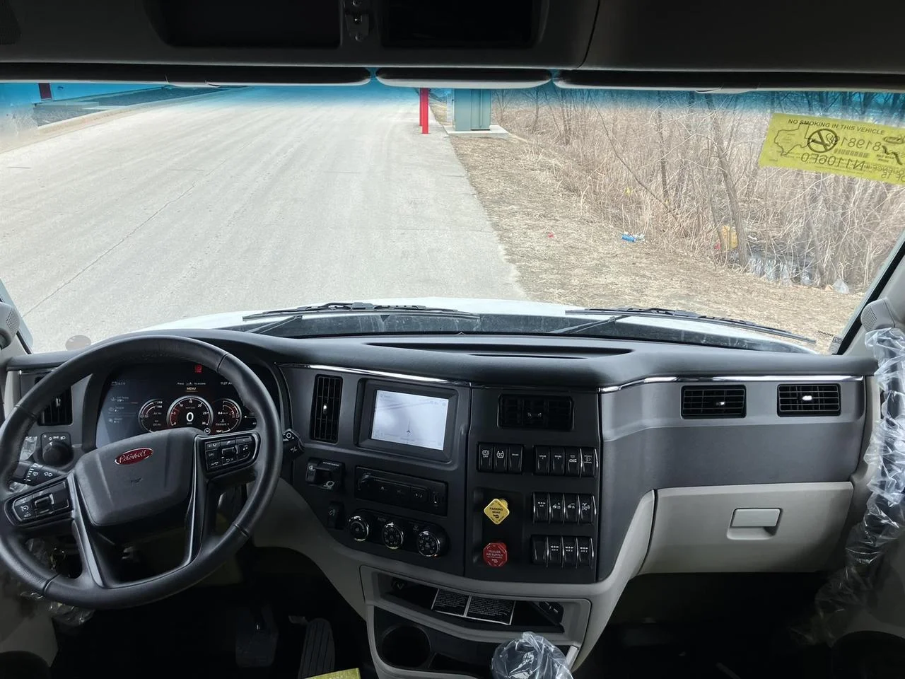 2027 Peterbilt 579 - image 3