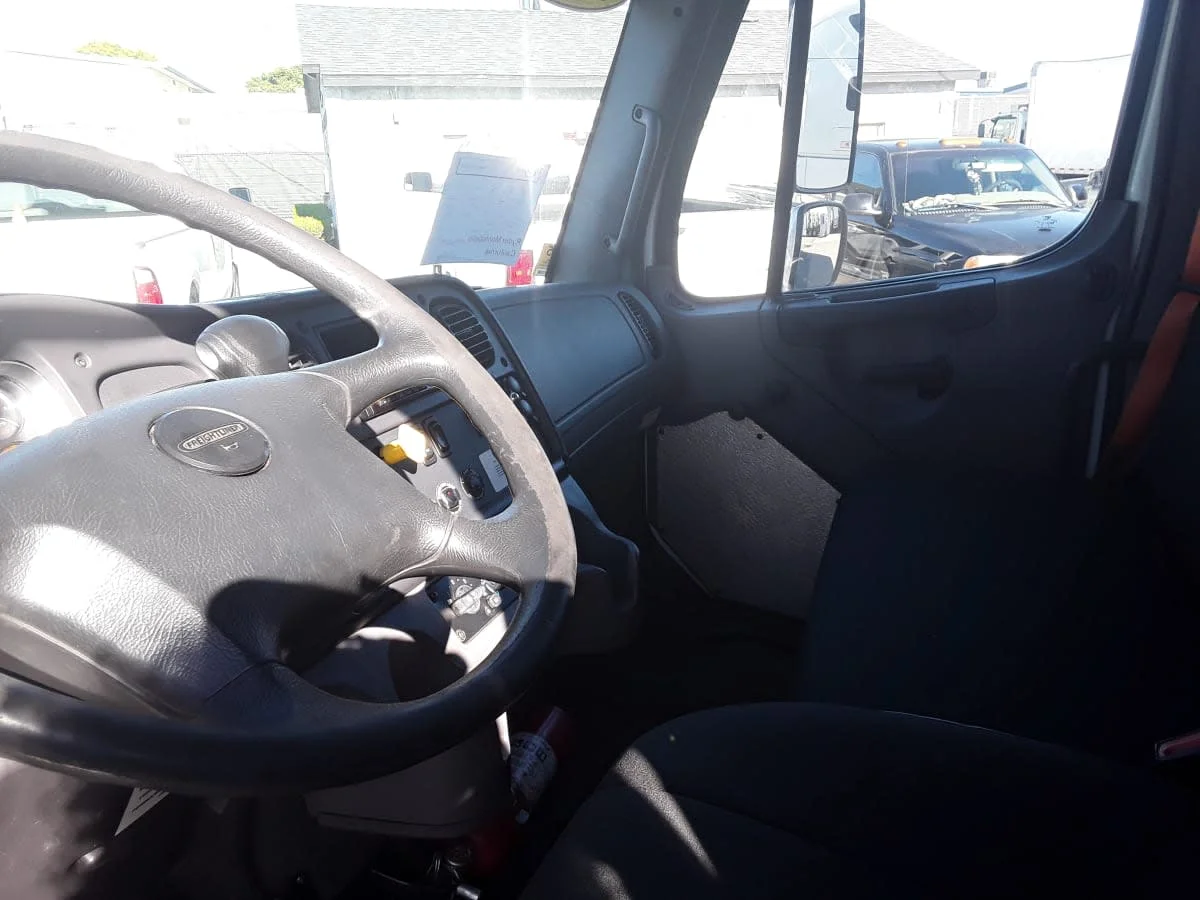 2019 Freightliner M2 106 - image 7
