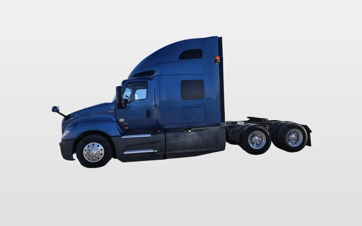 2020 International LT - image 1