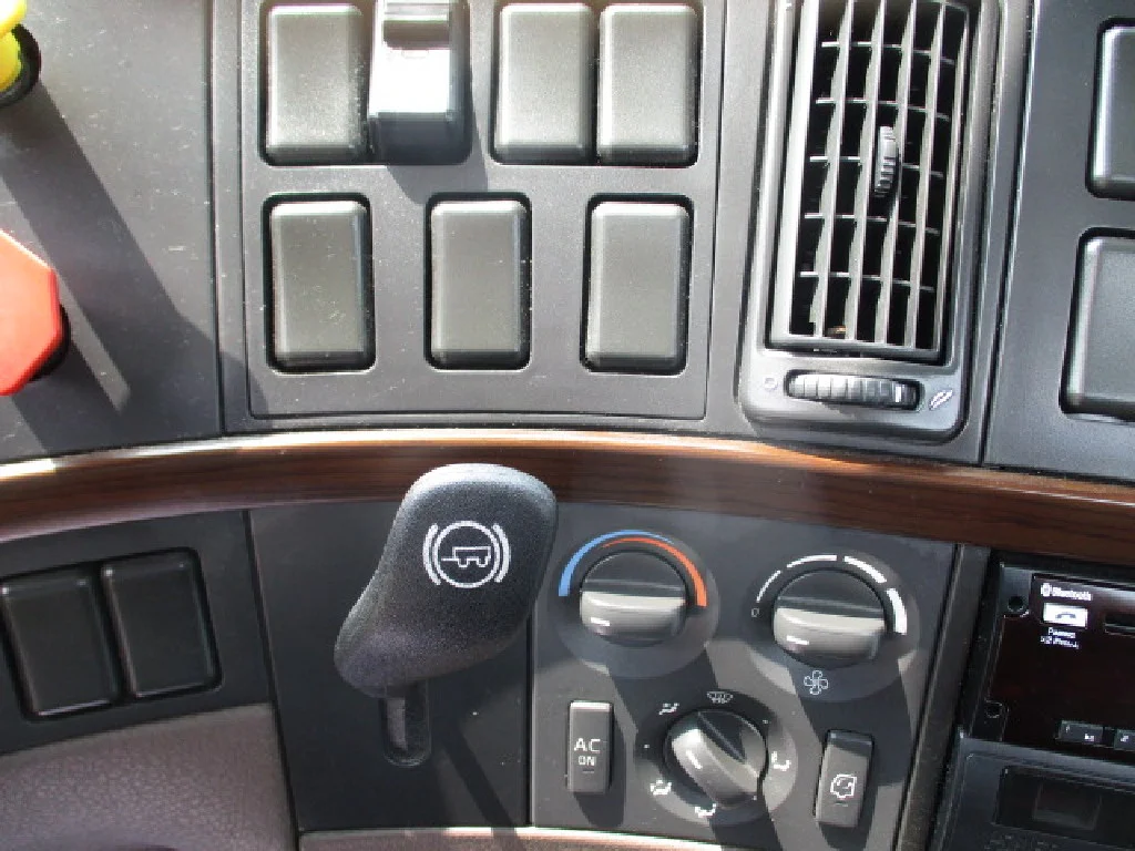 2018 Volvo VNL 300 in Hagerstown, MD — photo 21