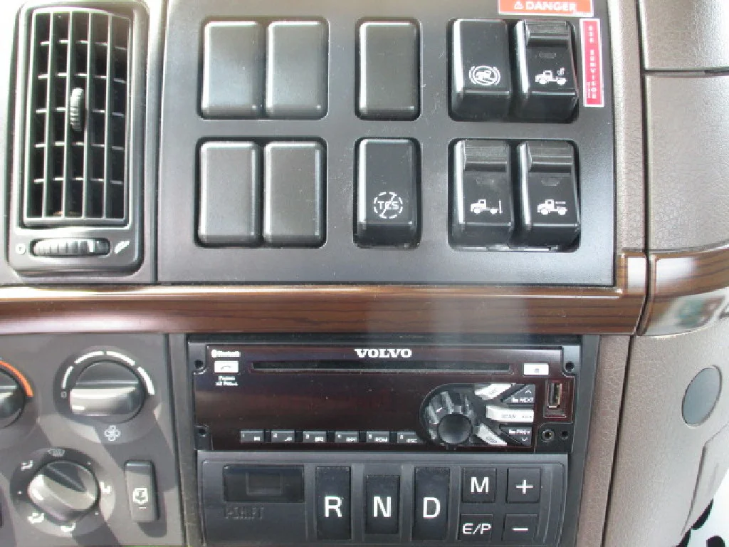 2018 Volvo VNL 300 in Hagerstown, MD — photo 20