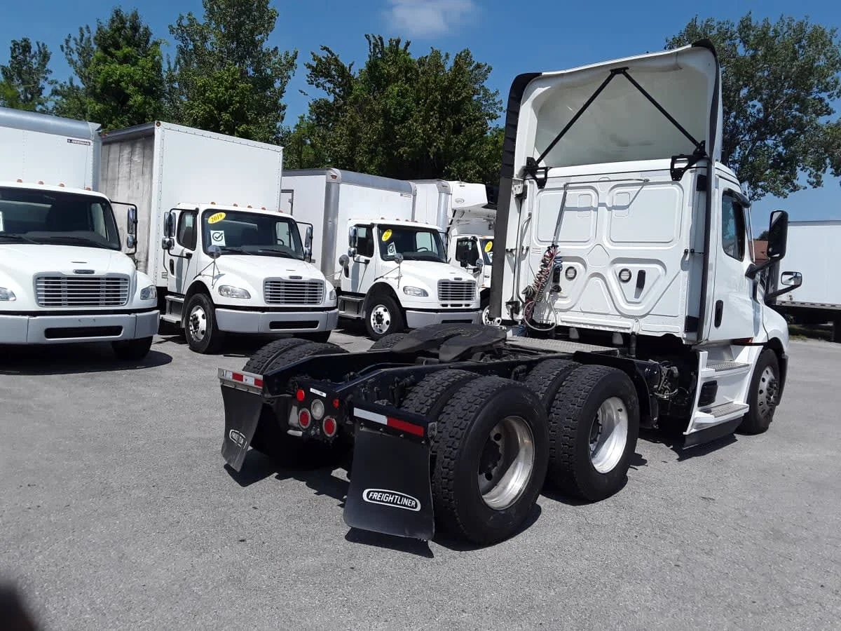 2022 Freightliner Cascadia in La Vergne, TN — photo 4