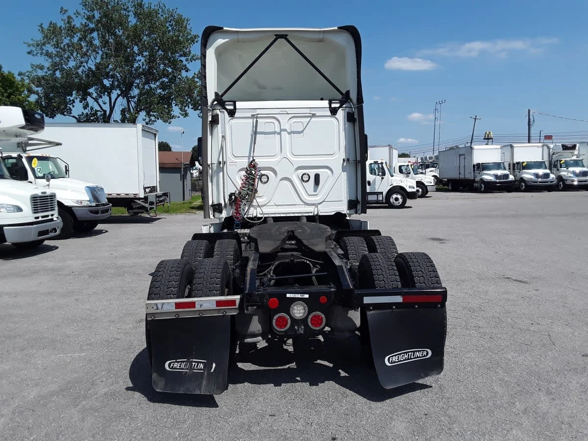 2022 Freightliner Cascadia in La Vergne, TN — photo 5