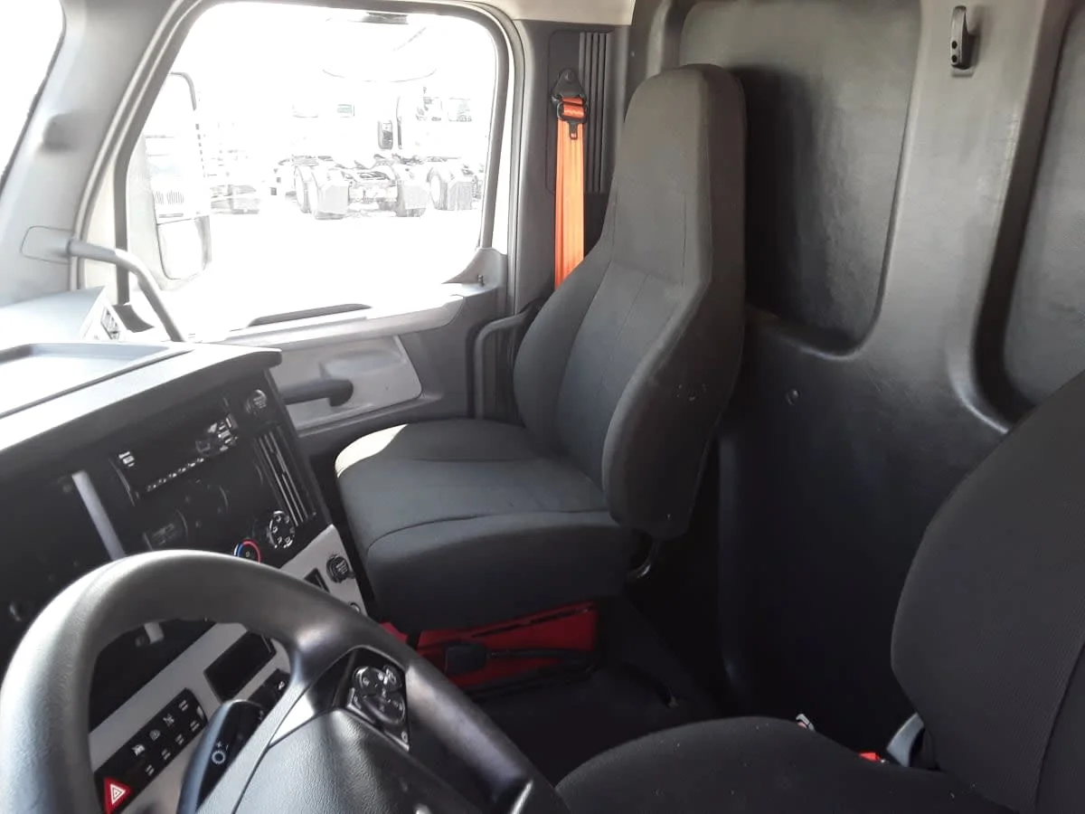 2022 Freightliner Cascadia in La Vergne, TN — photo 7