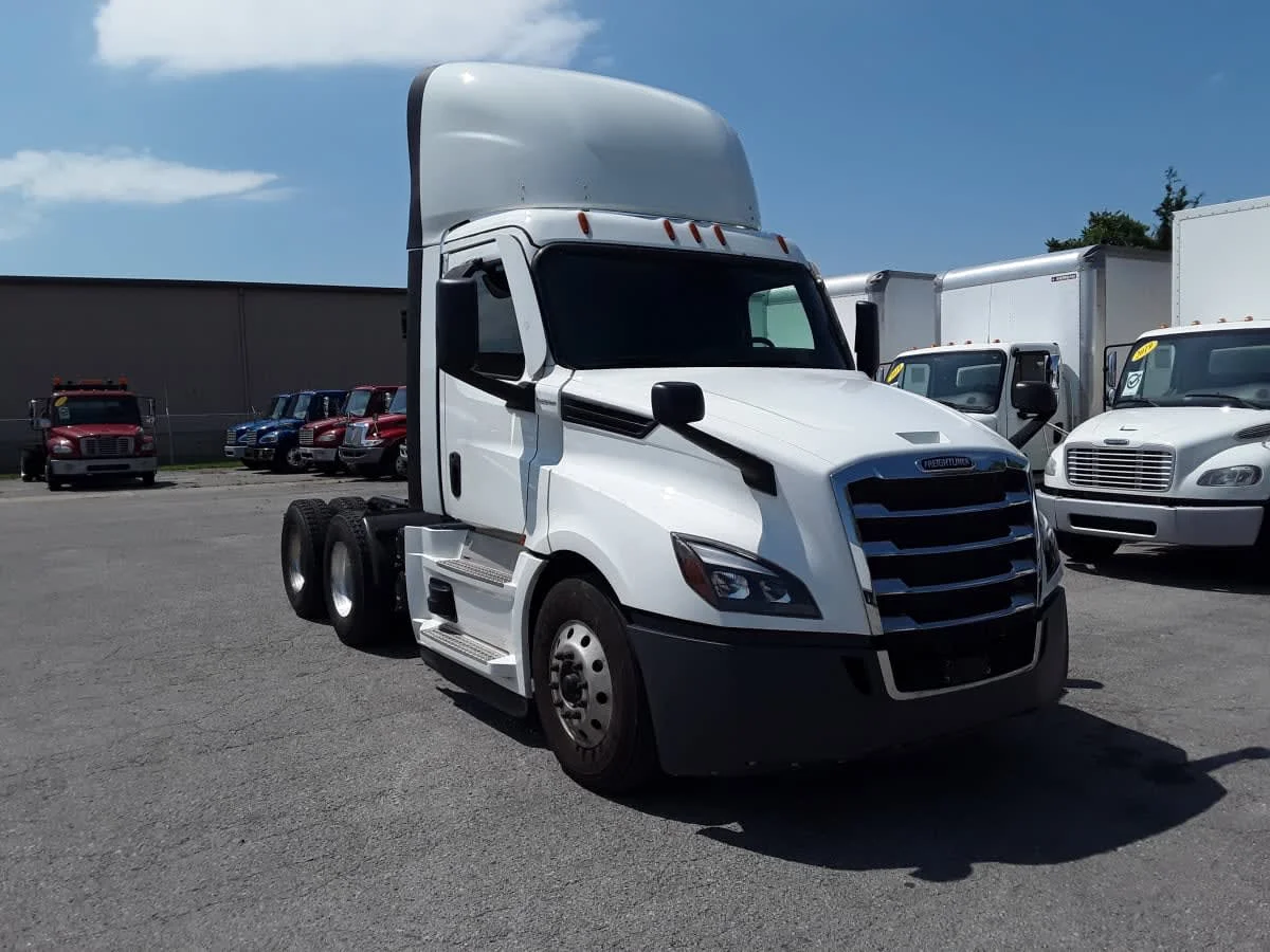 2022 Freightliner Cascadia in La Vergne, TN — photo 3