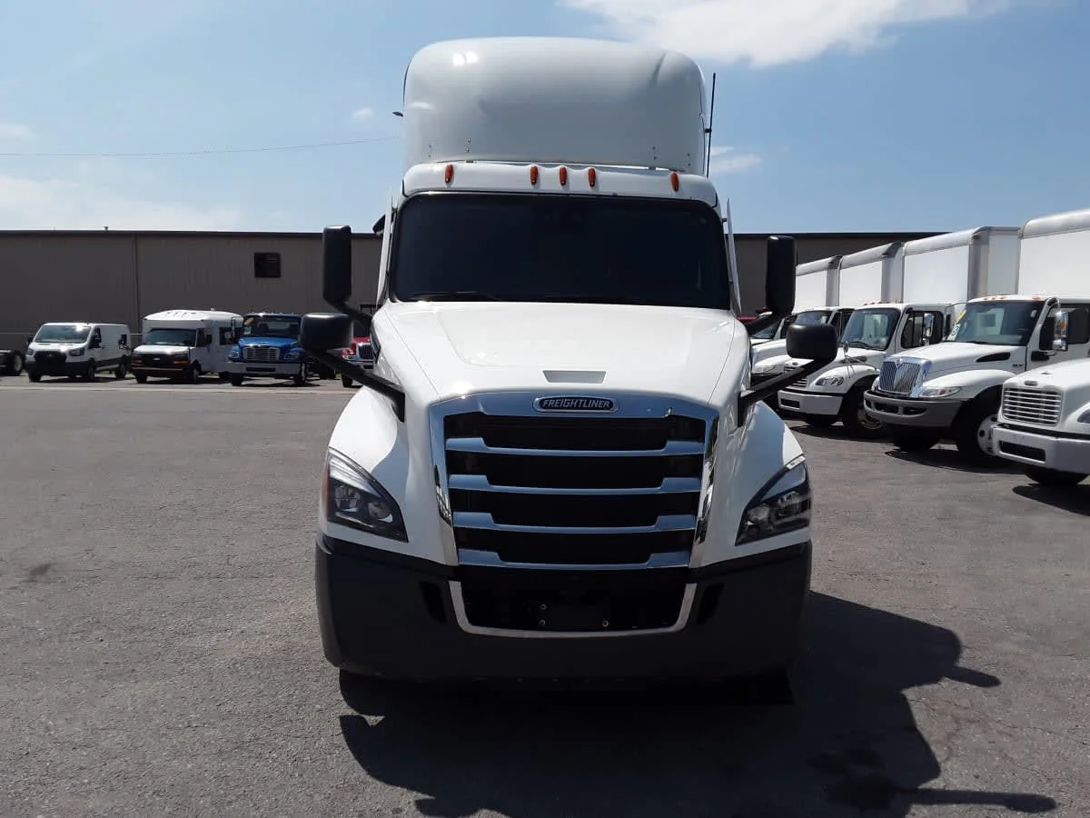 2022 Freightliner Cascadia in La Vergne, TN — photo 2