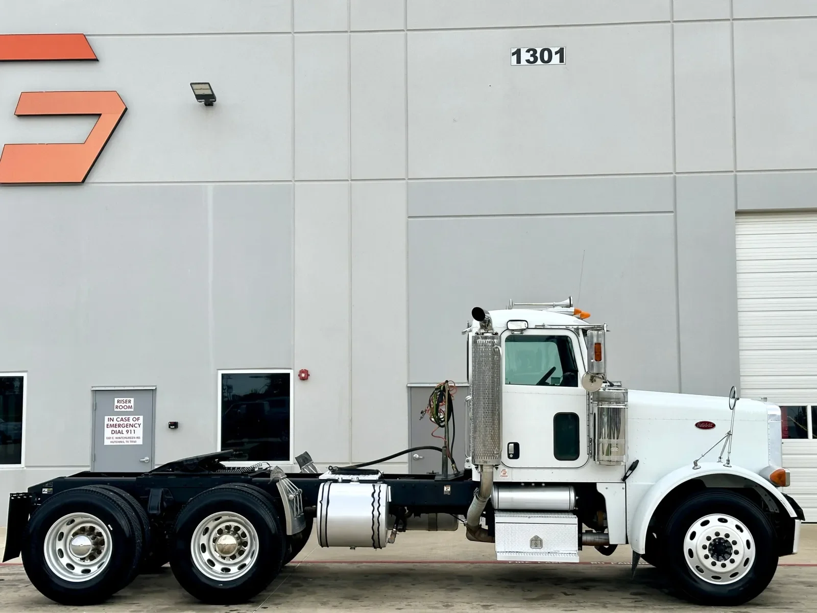 2006 Peterbilt 379 in Hutchins, TX — photo 3