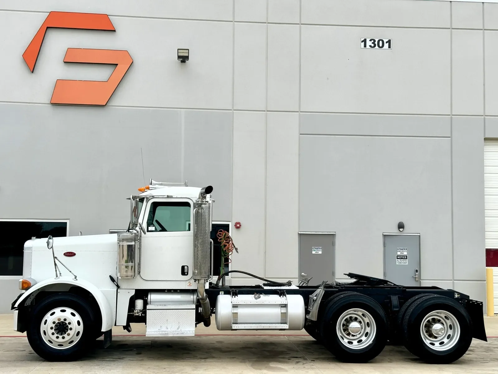 2006 Peterbilt 379 in Hutchins, TX — photo 4
