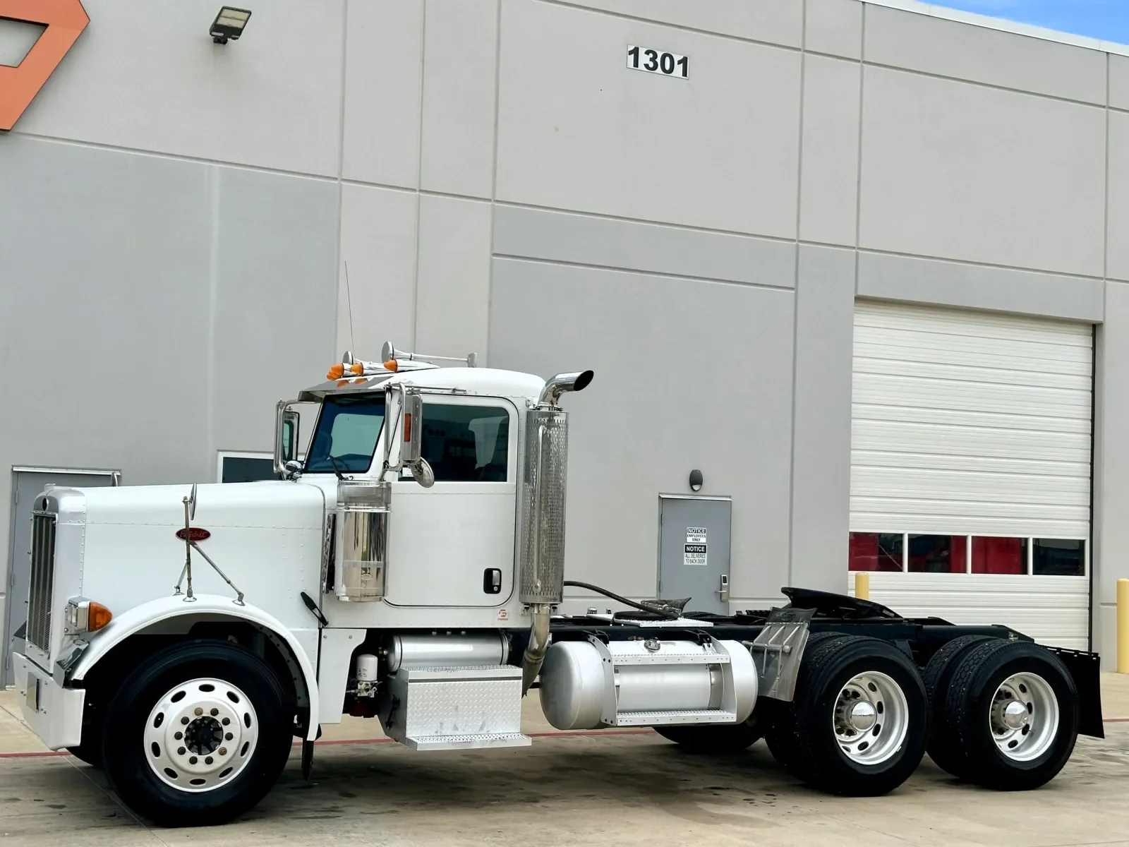 2006 Peterbilt 379 in Hutchins, TX — photo 2