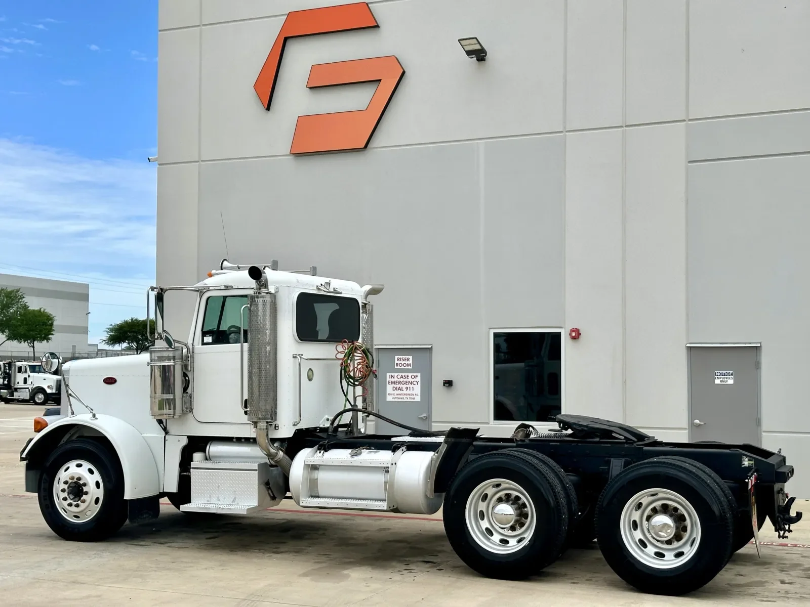 2006 Peterbilt 379 in Hutchins, TX — photo 6
