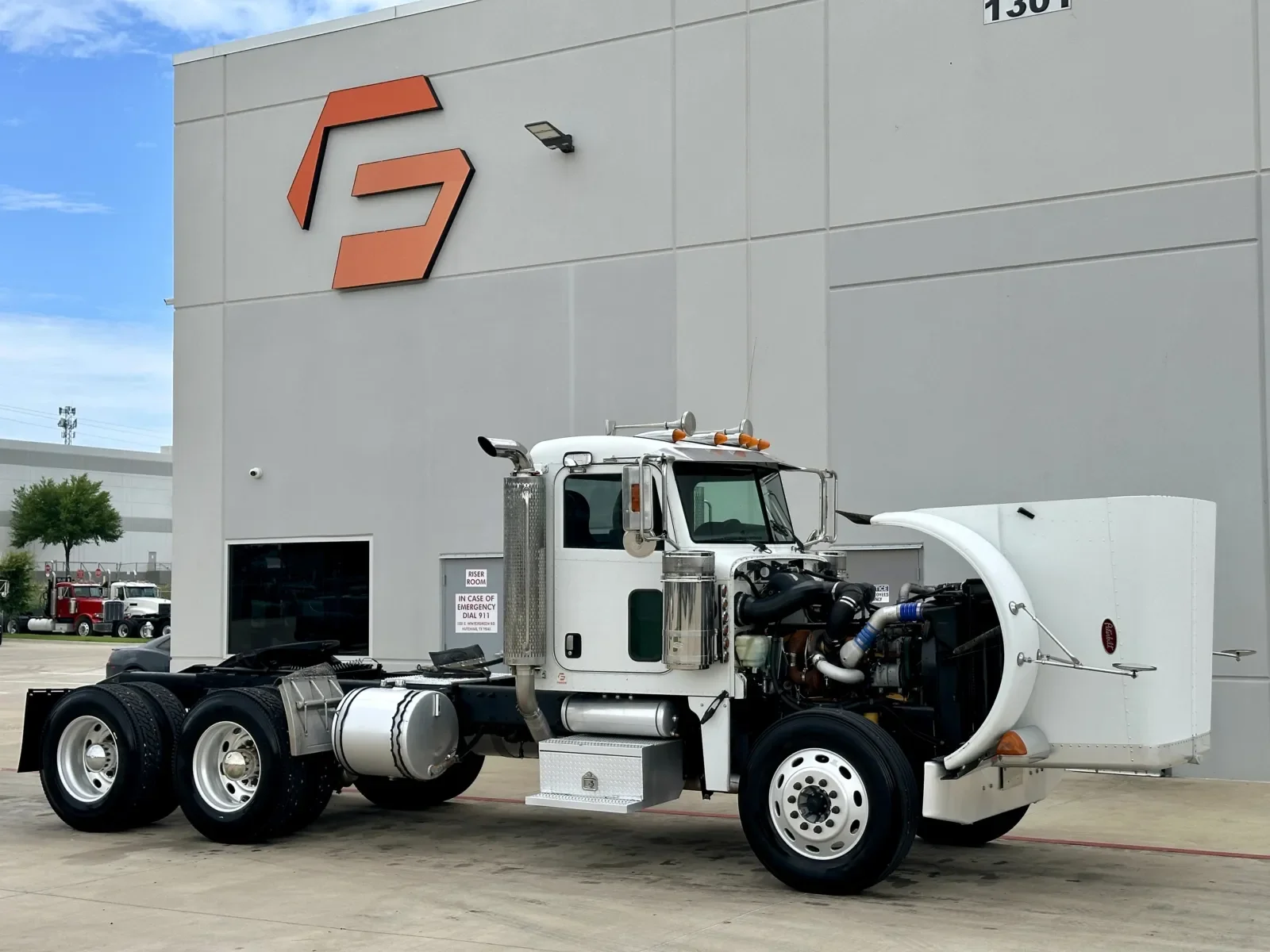 2006 Peterbilt 379 in Hutchins, TX — photo 9
