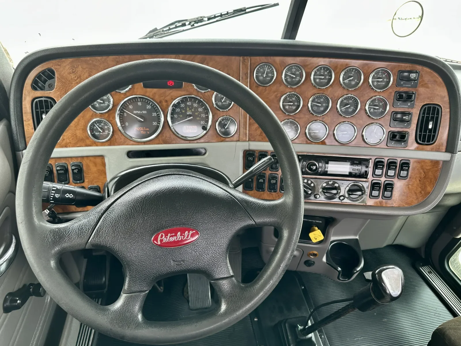 2006 Peterbilt 379 in Hutchins, TX — photo 16