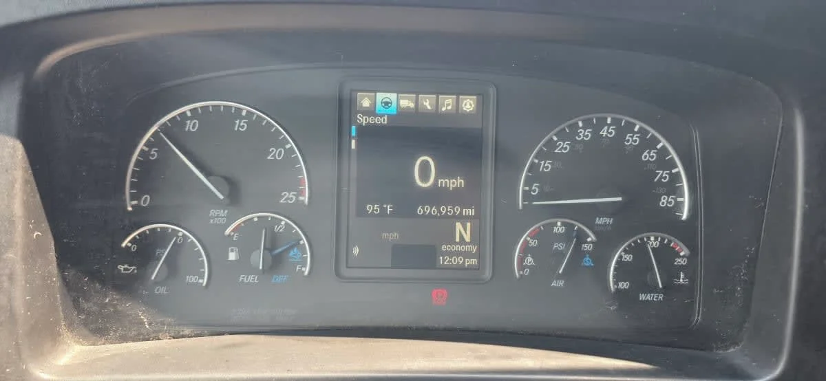 2023 Freightliner Cascadia in Bensalem, PA — photo 12
