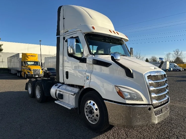 2021 Freightliner Cascadia in Wilsonville, OR