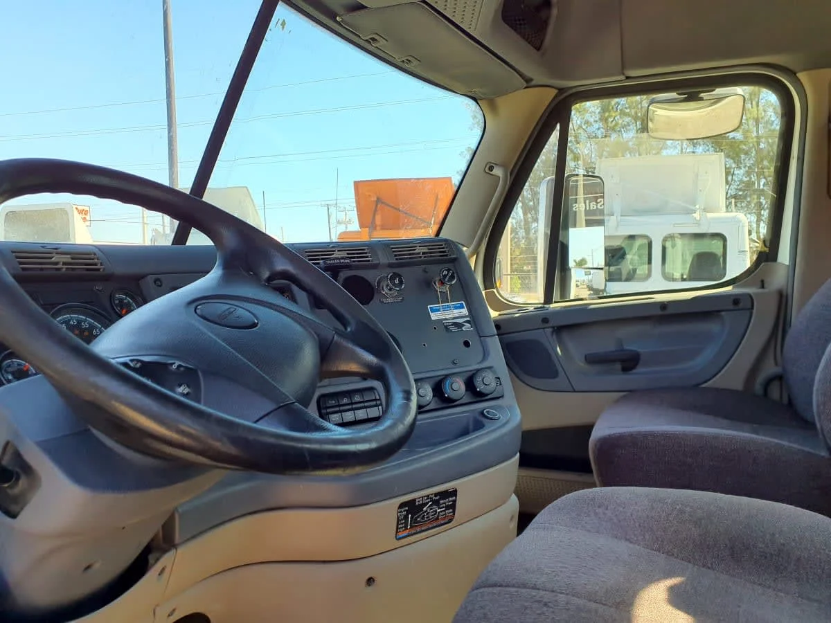 2019 Freightliner Cascadia in Miami, FL — photo 7