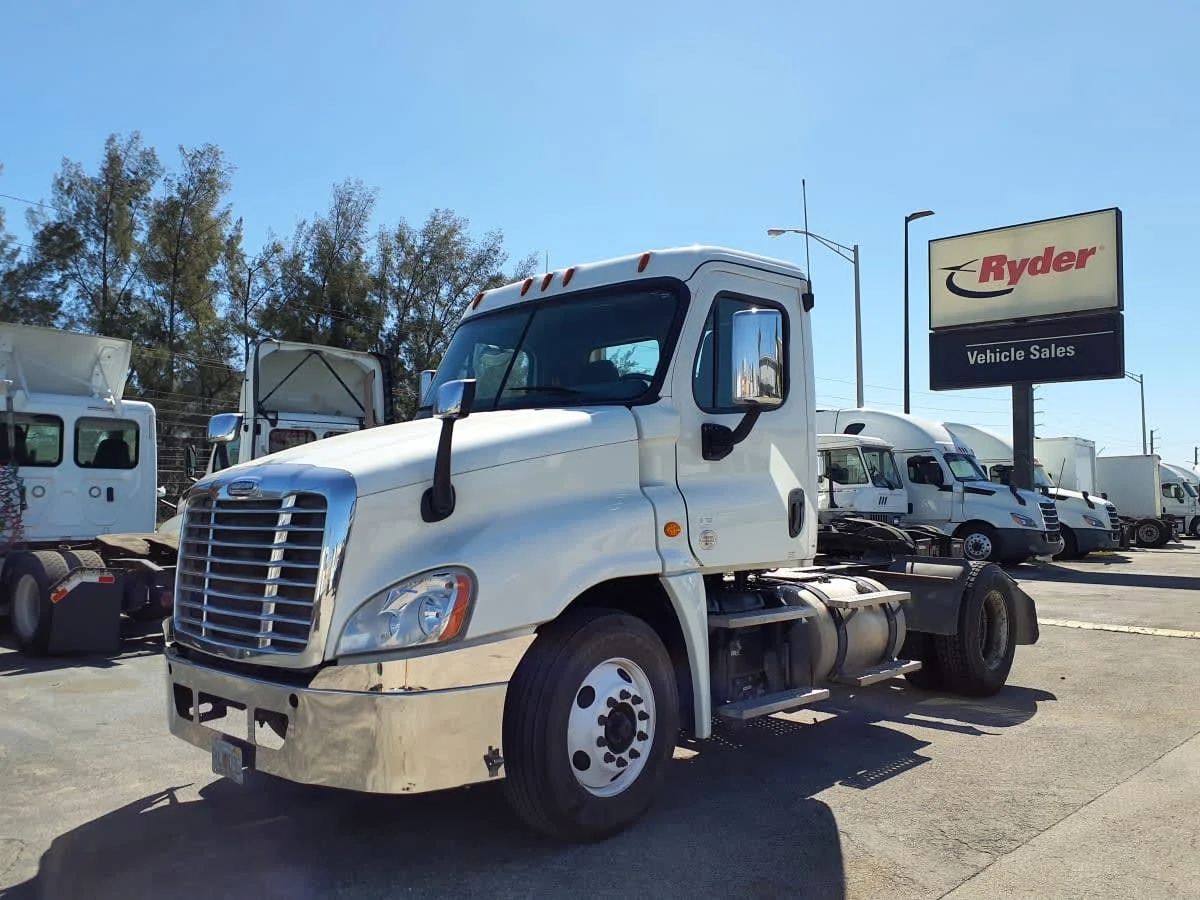 2019 Freightliner Cascadia in Miami, FL