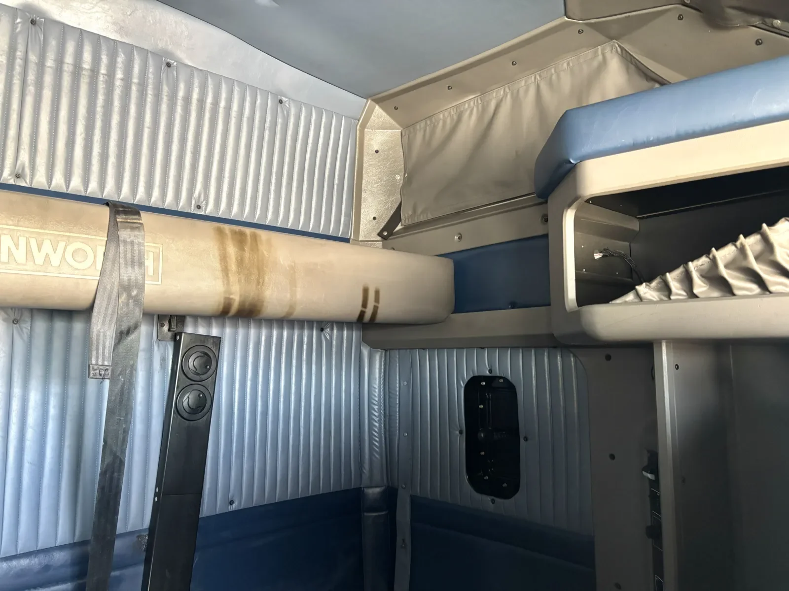 2020 Kenworth T800 - image 24