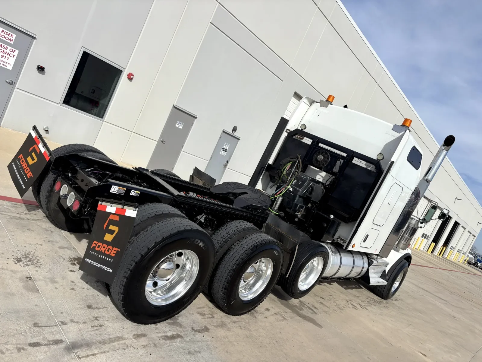 2020 Kenworth T800 - image 11