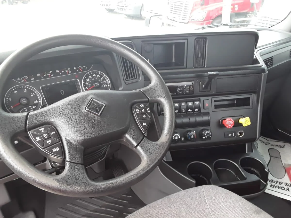 2019 International LT - image 10