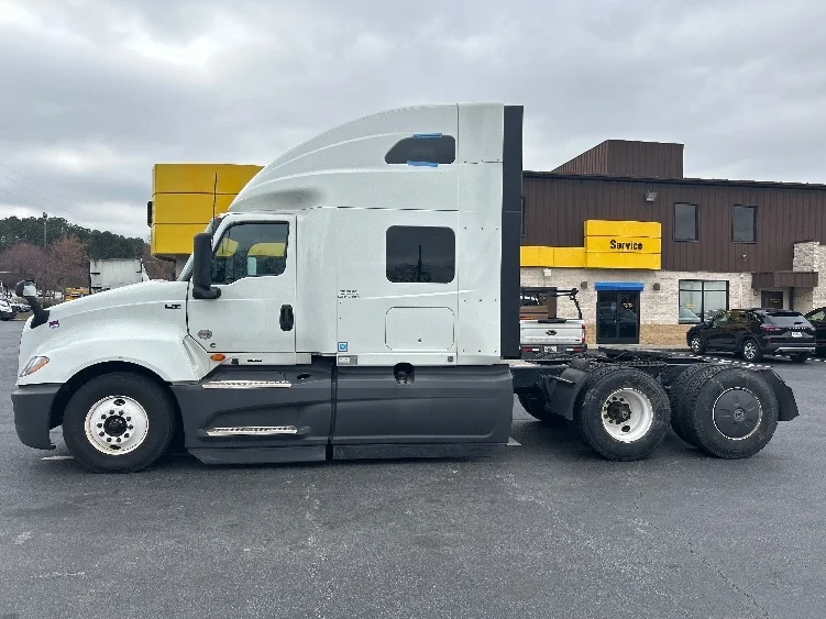 2023 International LT in Atlanta, GA — photo 4