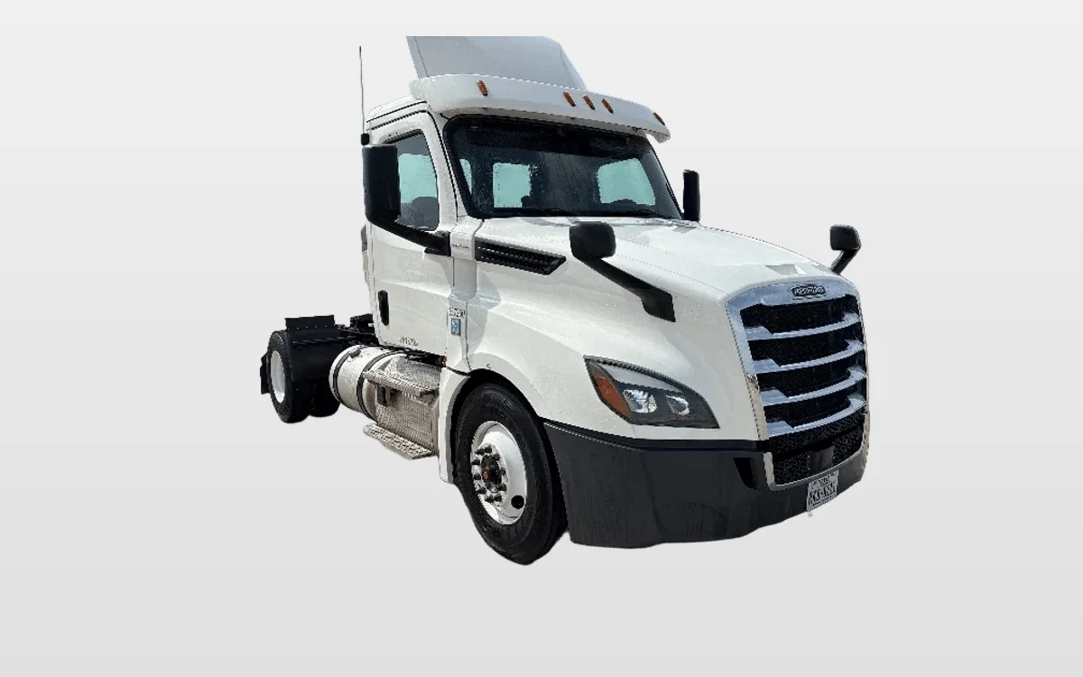 2020 Freightliner Cascadia - image 1