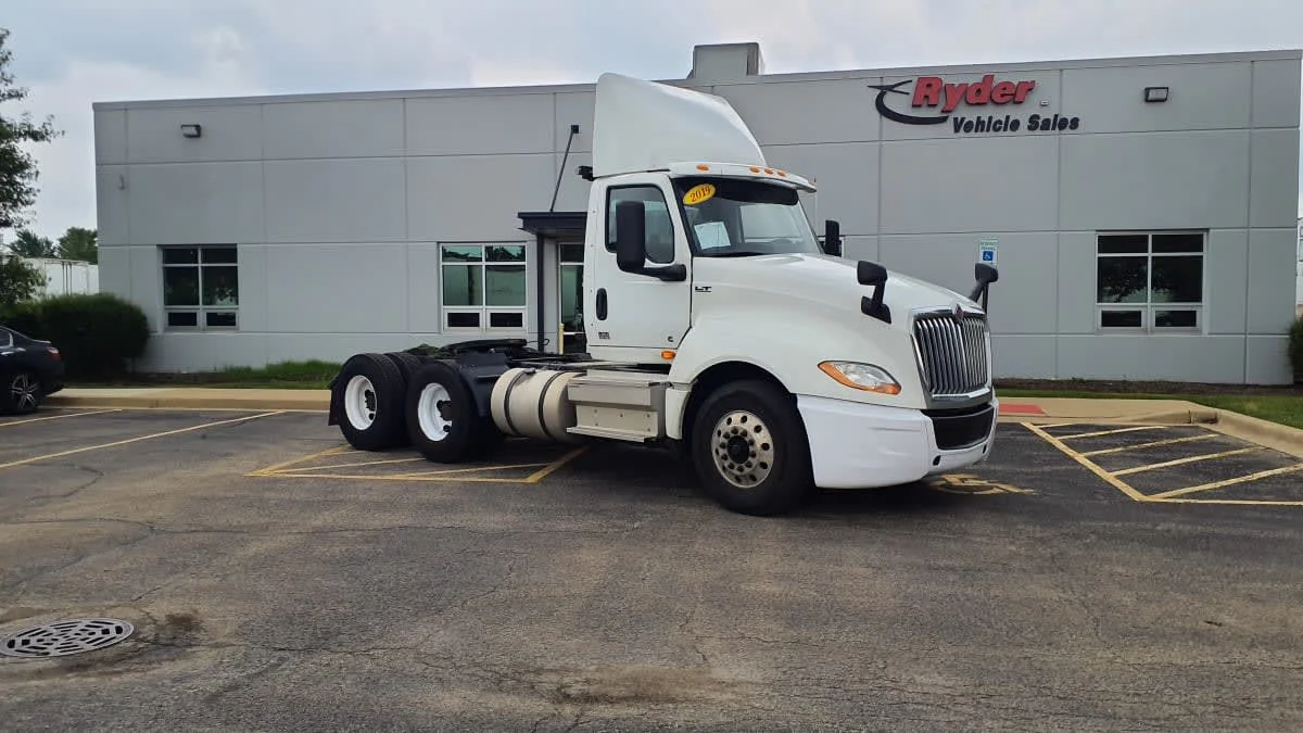 2019 International LT in Bolingbrook, IL — photo 3