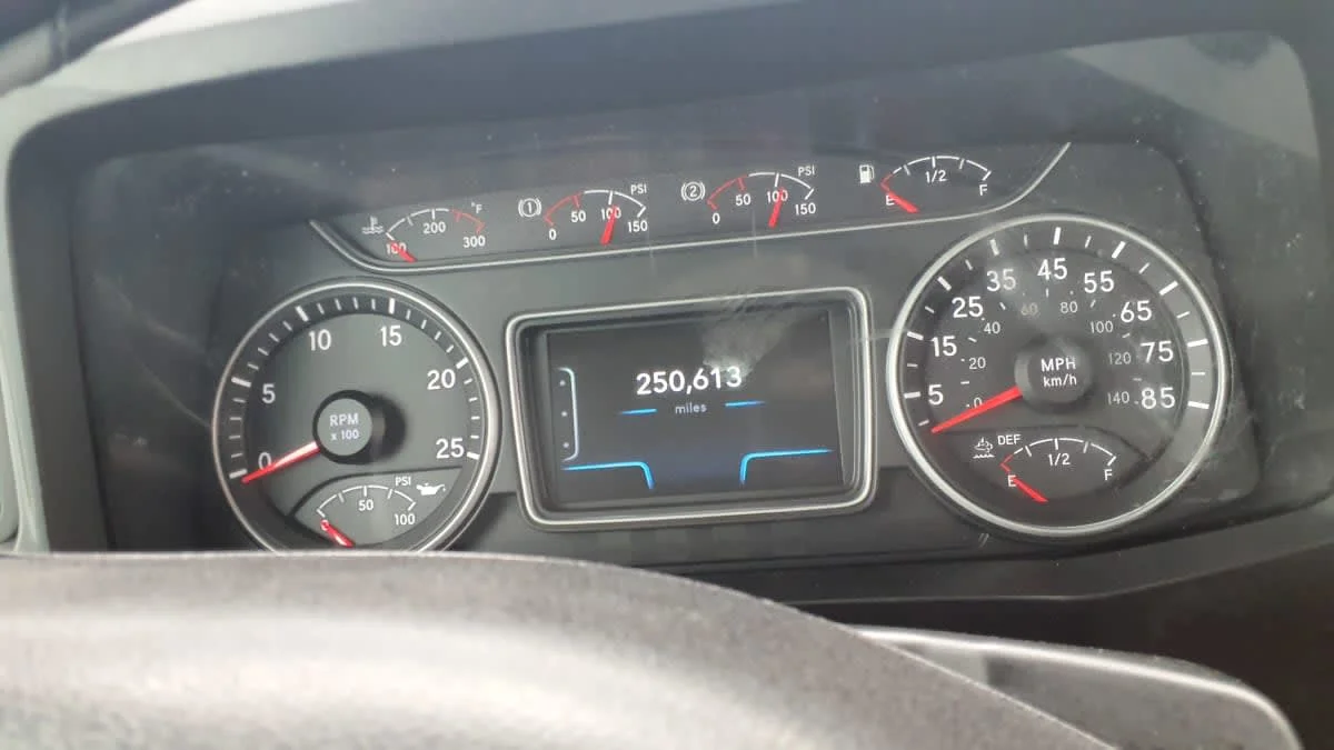 2019 International LT in Bolingbrook, IL — photo 9
