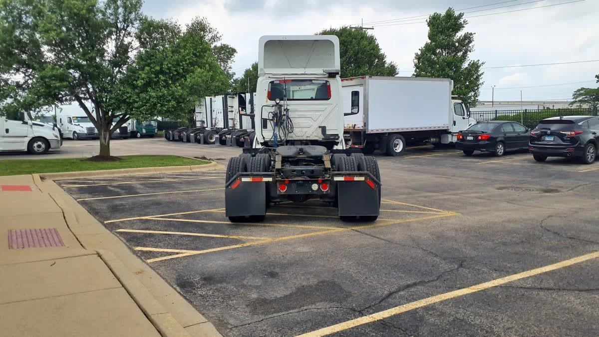 2019 International LT in Bolingbrook, IL — photo 5