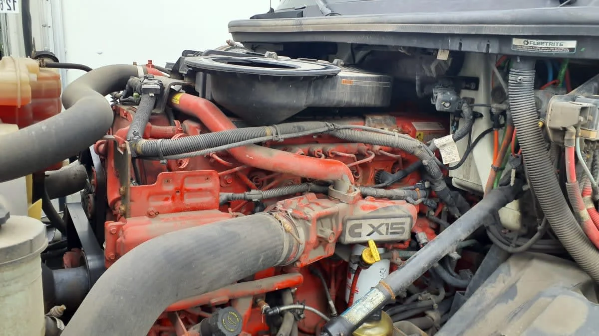 2019 International LT in Bolingbrook, IL — photo 8