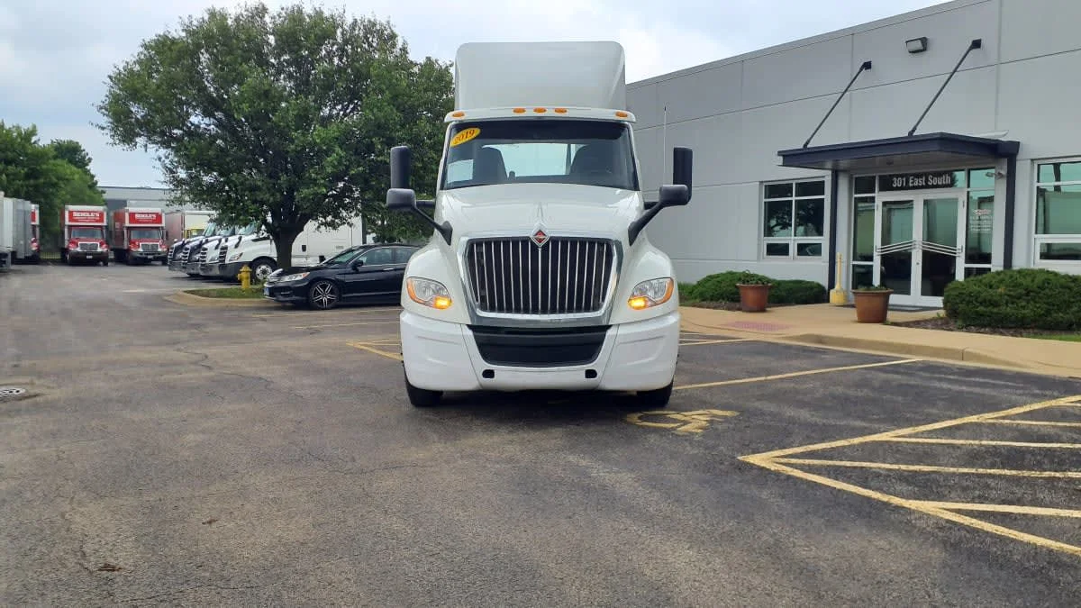 2019 International LT in Bolingbrook, IL — photo 2