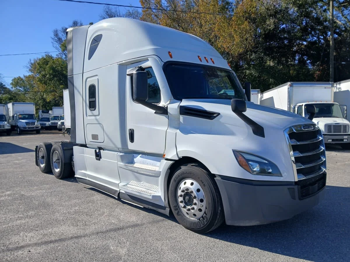 2022 Freightliner Cascadia - image 3