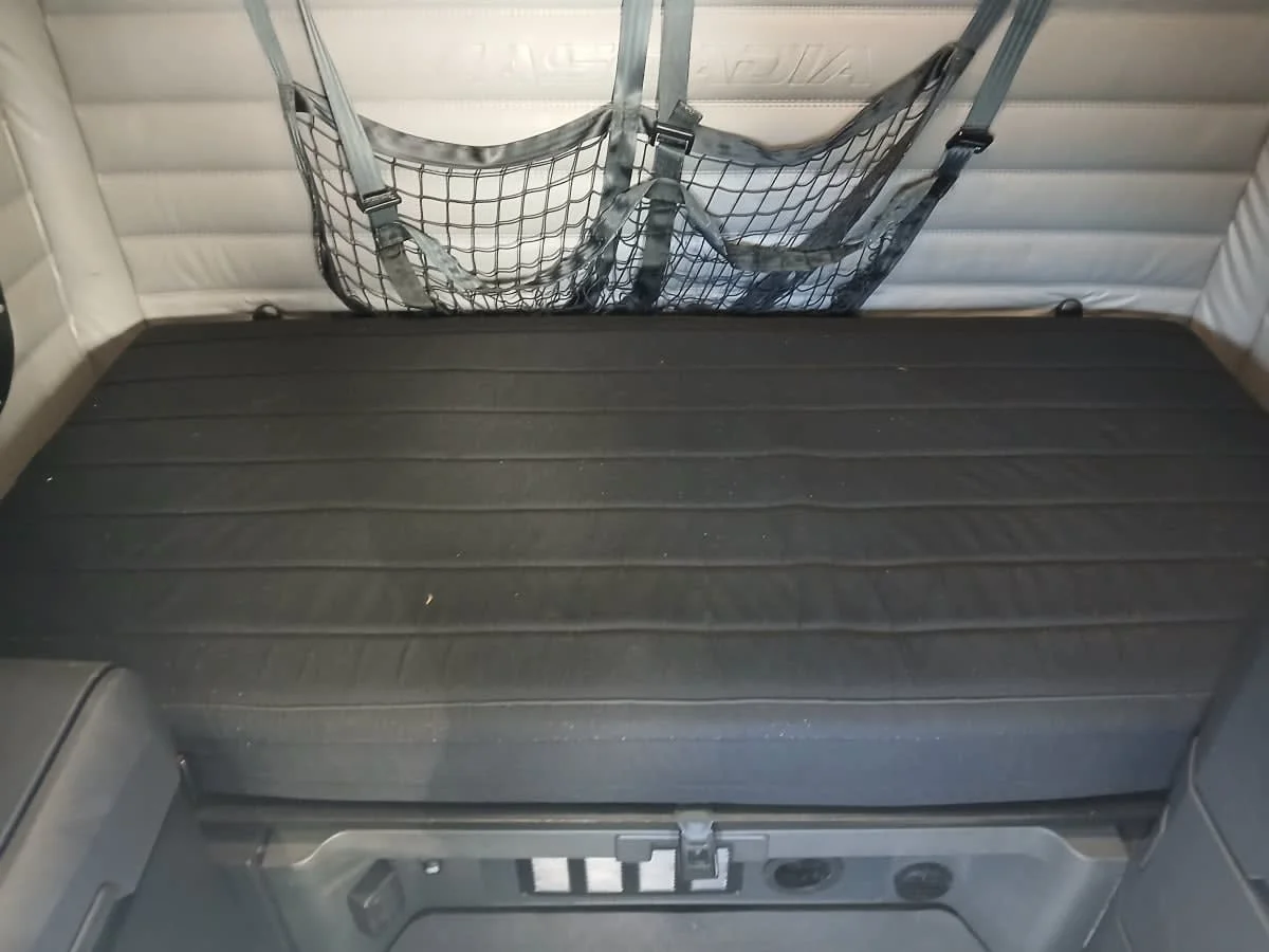 2022 Freightliner Cascadia - image 8