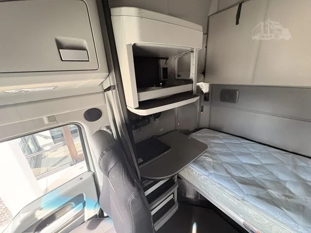 2021 Kenworth T680 - image 12