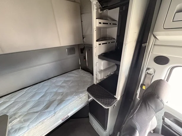 2021 Kenworth T680 - image 13