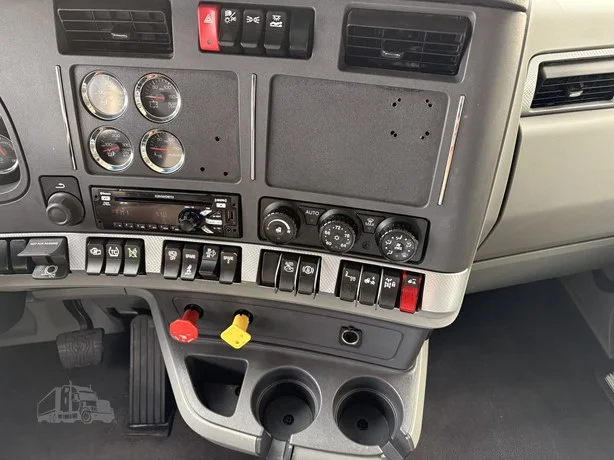 2021 Kenworth T680 - image 10