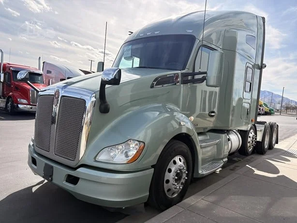 2021 Kenworth T680 - image 3