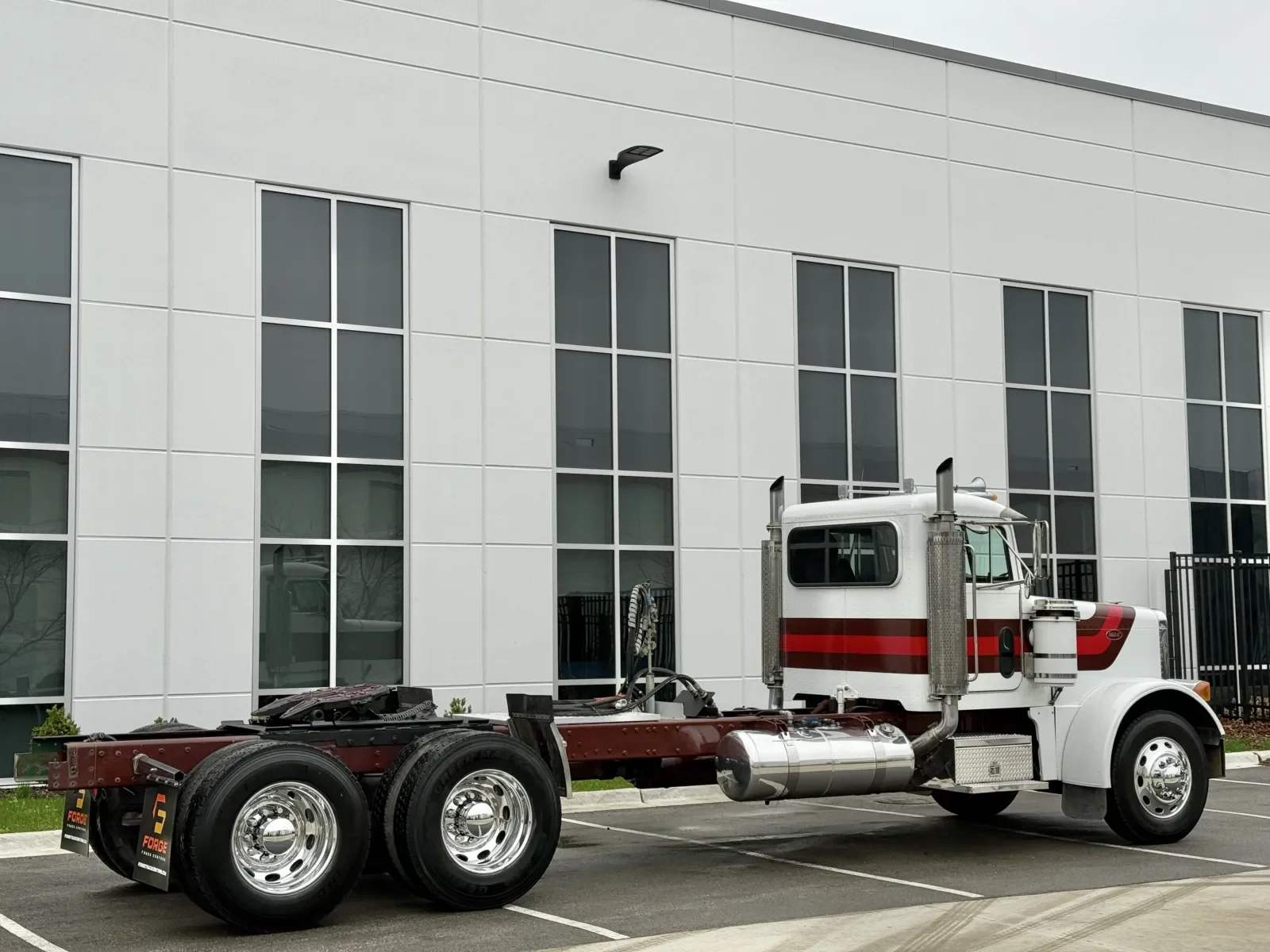 2003 Peterbilt 379 in New Lenox, IL — photo 5