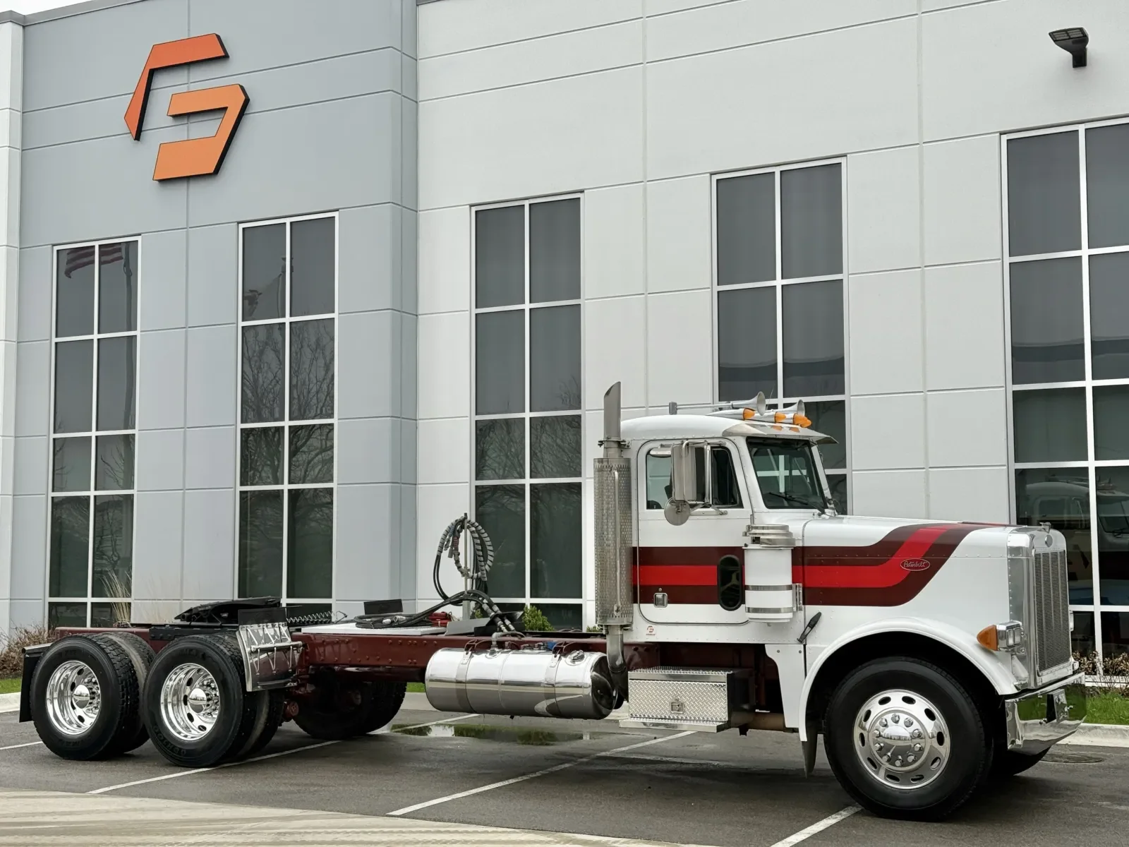 2003 Peterbilt 379 in New Lenox, IL — photo 2