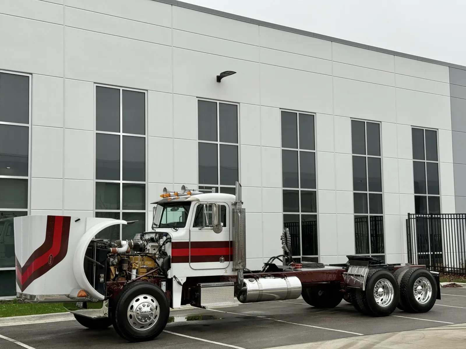 2003 Peterbilt 379 in New Lenox, IL — photo 10