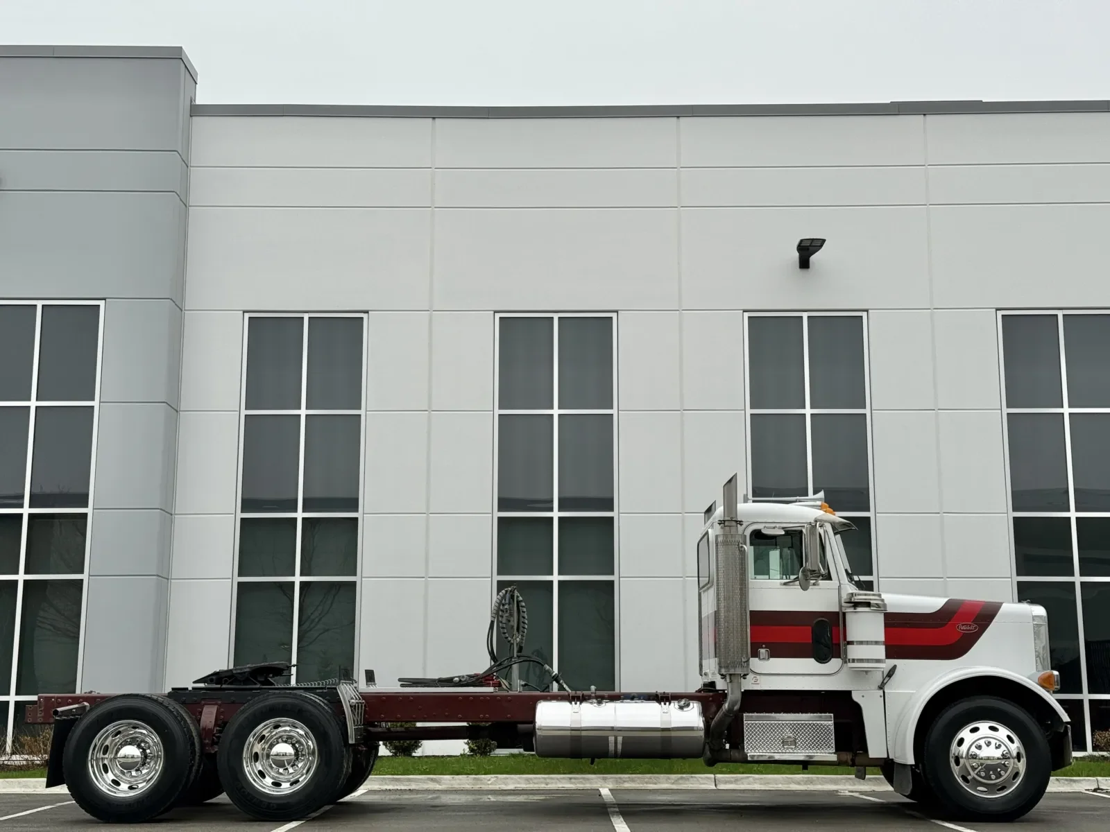 2003 Peterbilt 379 in New Lenox, IL — photo 3