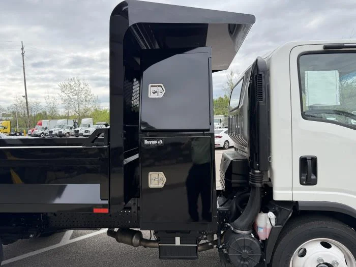 2025 Isuzu NRR - image 4