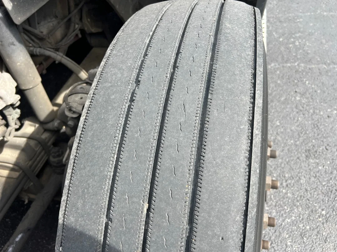 2022 International LT - image 11