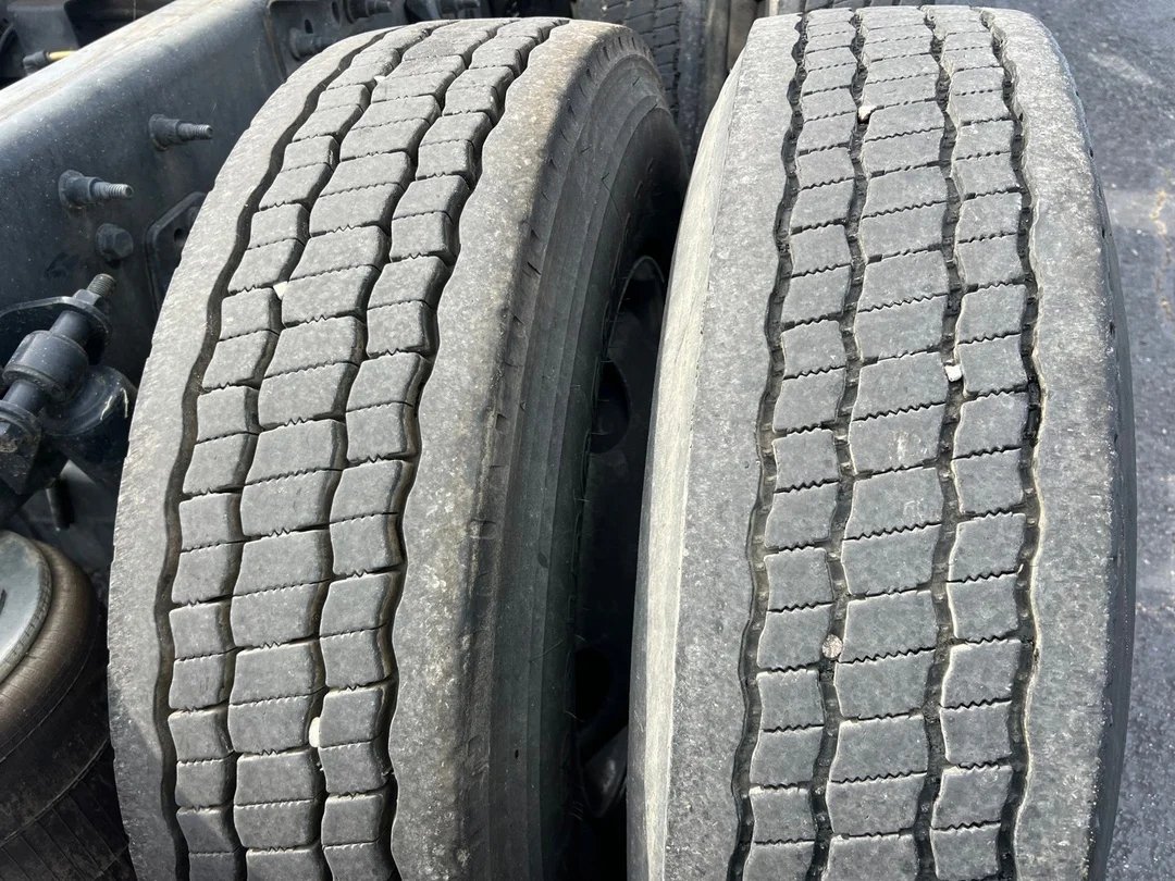 2022 International LT - image 6