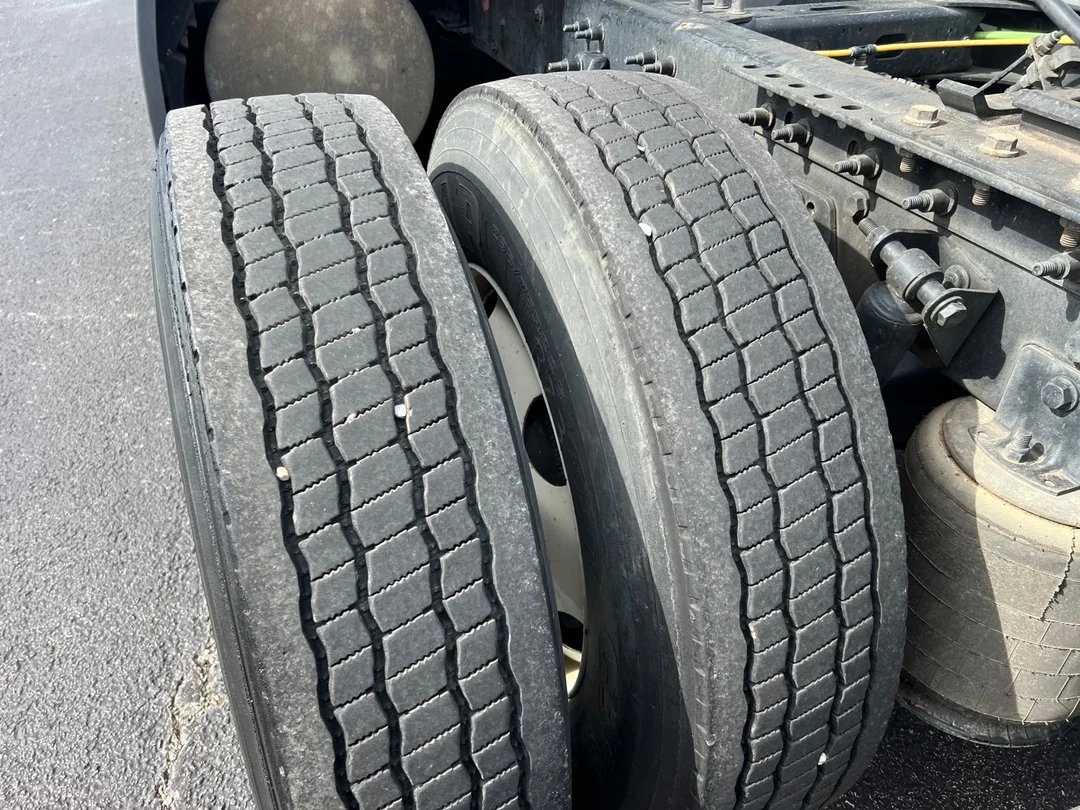 2022 International LT - image 10