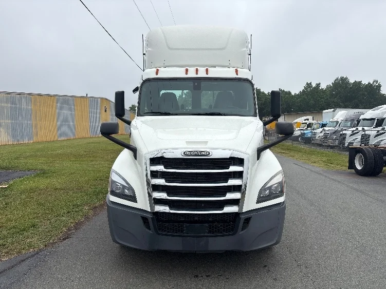 2020 Freightliner Cascadia in Mebane, NC — photo 2