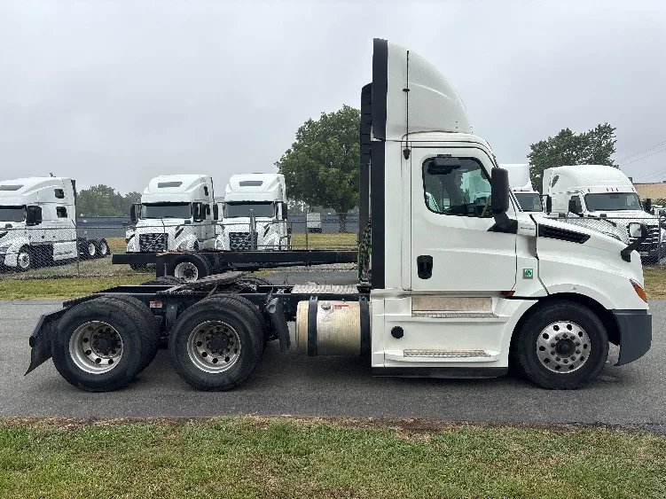 2020 Freightliner Cascadia in Mebane, NC — photo 8