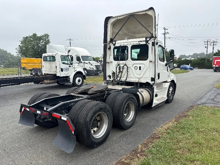 2020 Freightliner Cascadia in Mebane, NC — photo 7