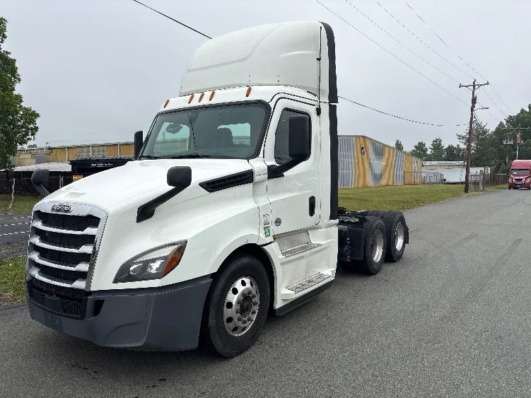 2020 Freightliner Cascadia in Mebane, NC — photo 3