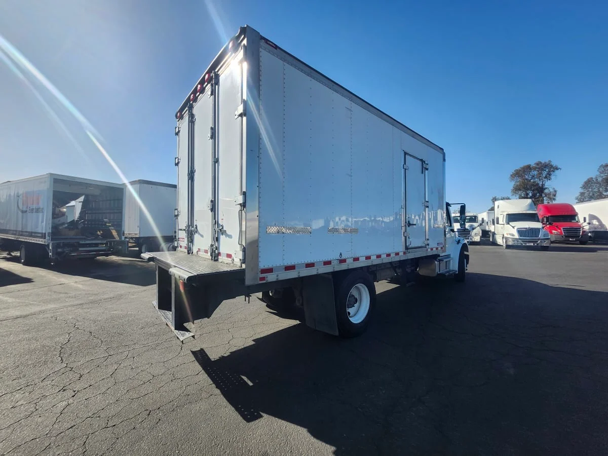 2016 Freightliner M2 106 in Fresno, CA — photo 4