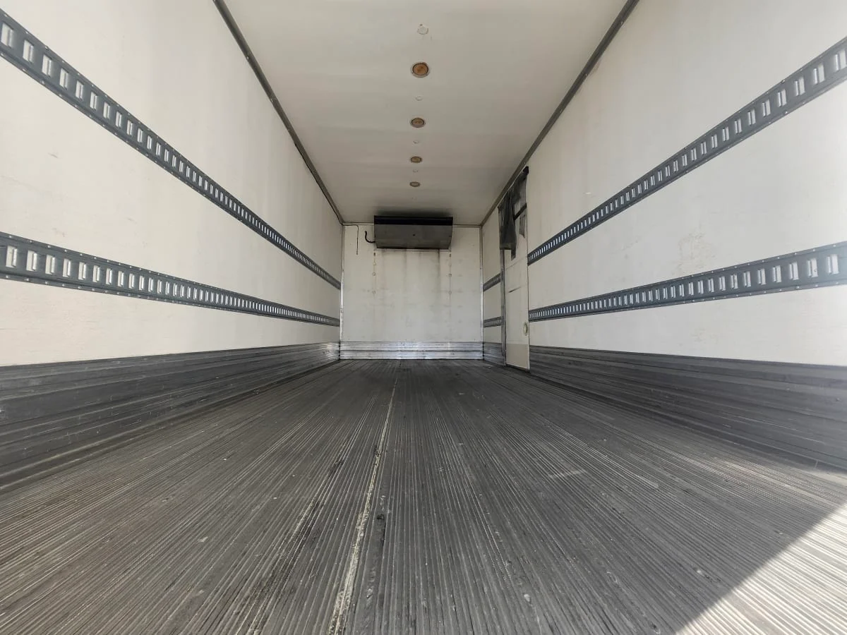 2016 Freightliner M2 106 in Fresno, CA — photo 9